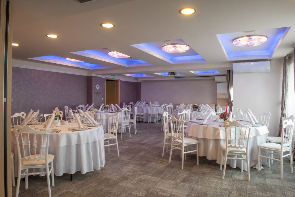 Hotel Ambasador cu sala de evenimente